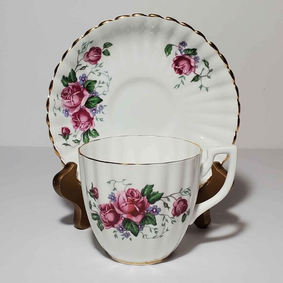English Castle Teacup and Saucer Pink Roses Vintage - Picture 4 of 9